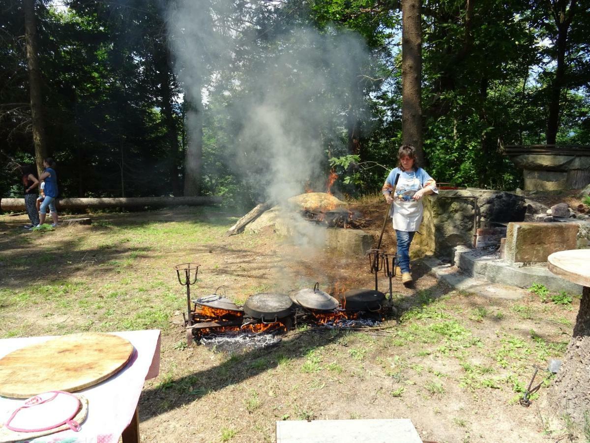 Camping Grondola - Federicofarm Pontremoli Buitenkant foto